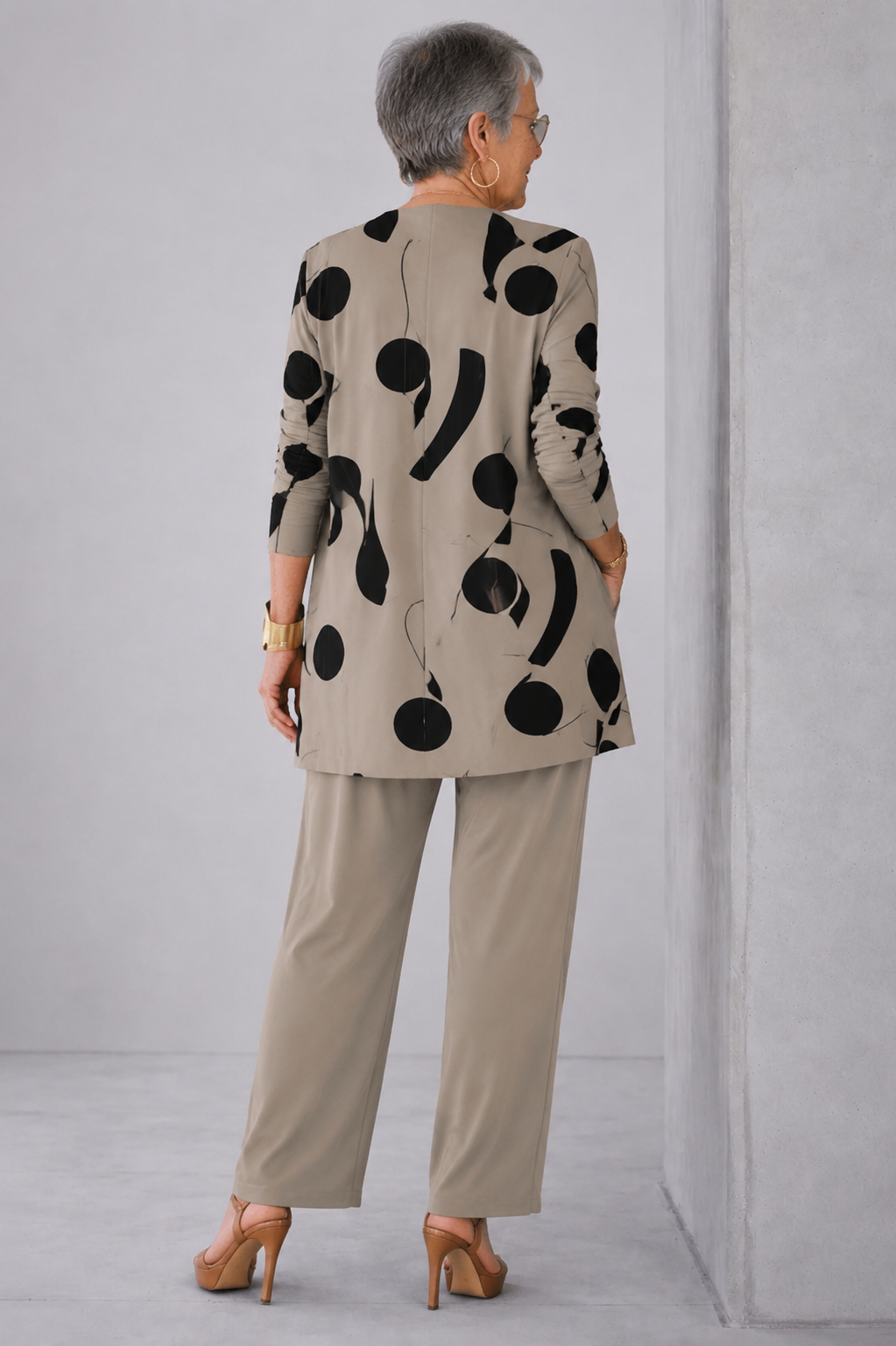 Sjaan | Driedelige set in taupe met zwarte print